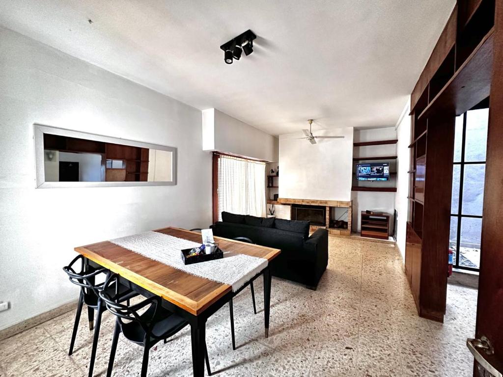 a living room with a table and a couch at Casa amplia, céntrica y con garage en Junin, BA in Junín