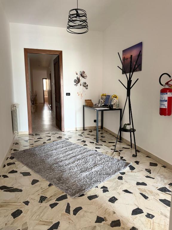 a room with a table and a rug on the floor at La casa di Nerone in Acireale