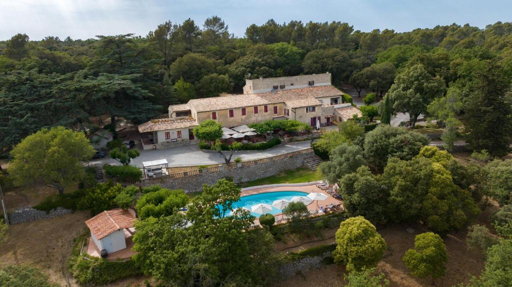 an aerial view of a house with a swimming pool at Domaine du Lac - Teritoria in Flassans-sur-Issole