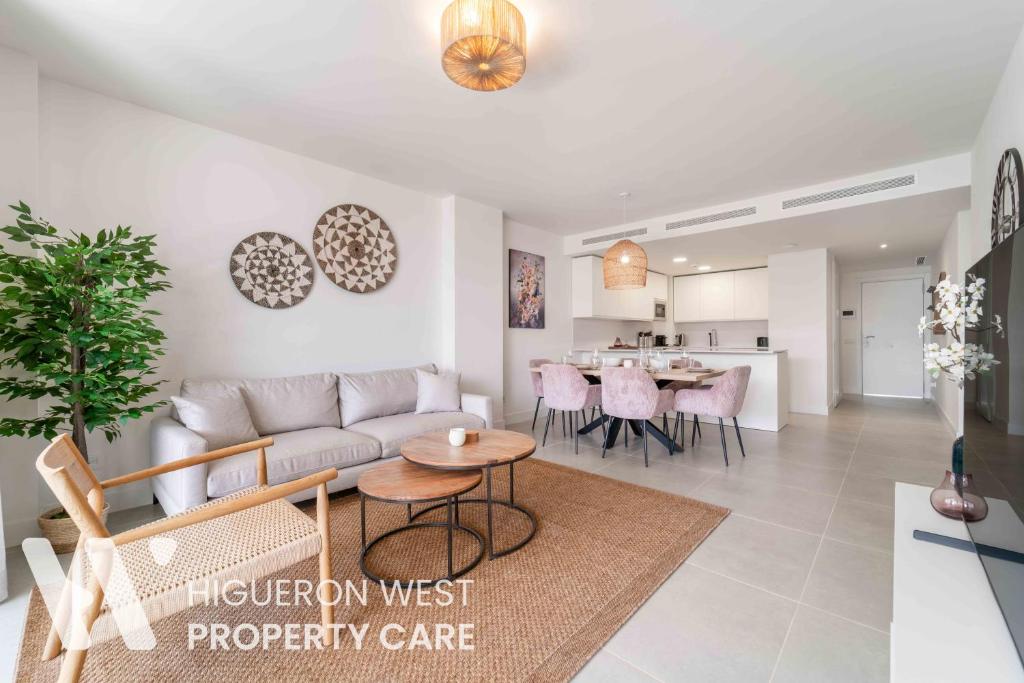 Private Garden Apartment - Pool Access and Terrace Near Carvajal Beach, Fuengirola