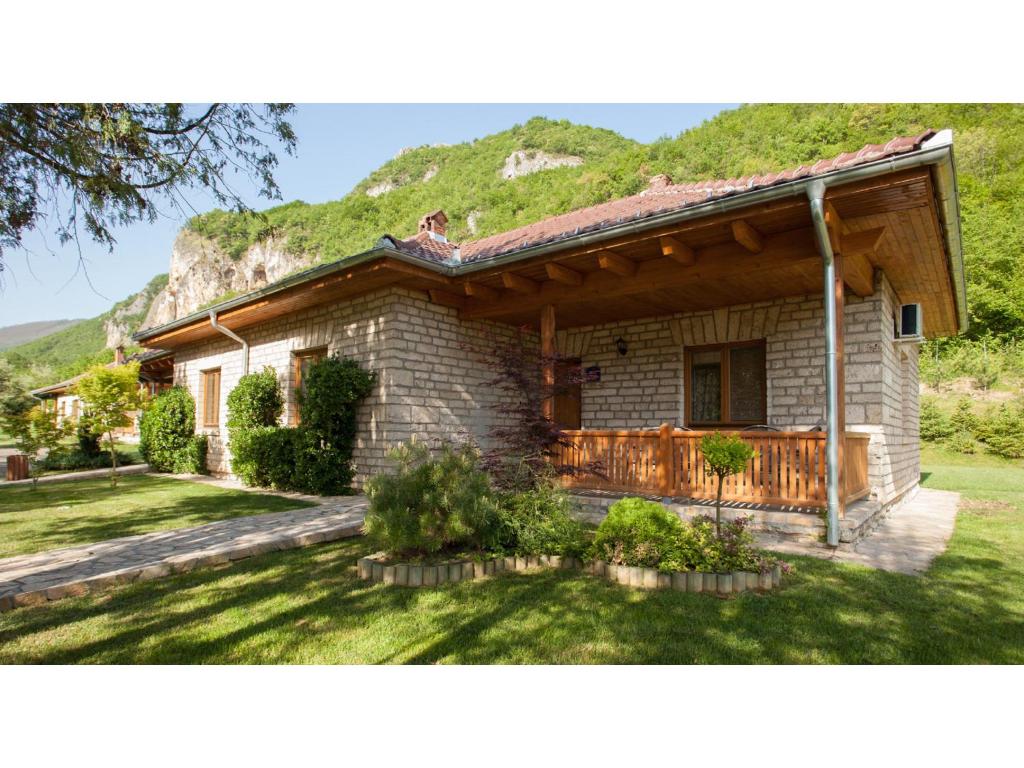 Nespecifikovaný výhled na hory nebo výhled na hory při pohledu z hotelu