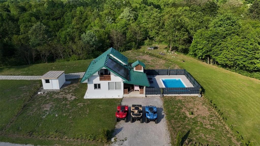 an aerial view of a house with a swimming pool at Grmec Cabin Rental in Podgradina