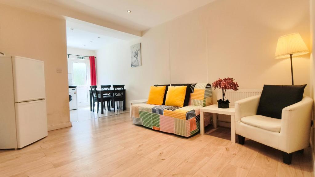 a living room with a couch and a chair at Apple Garden A-2 in London