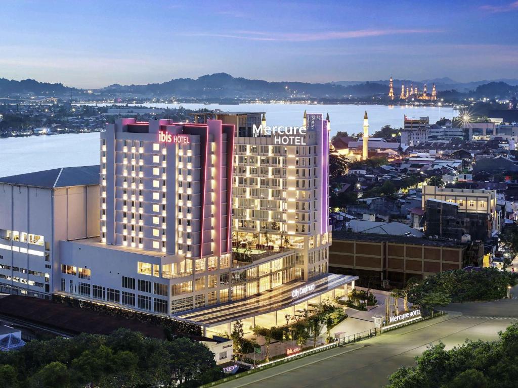 a view of a mgm hotel in a city at Ibis Samarinda in Samarinda