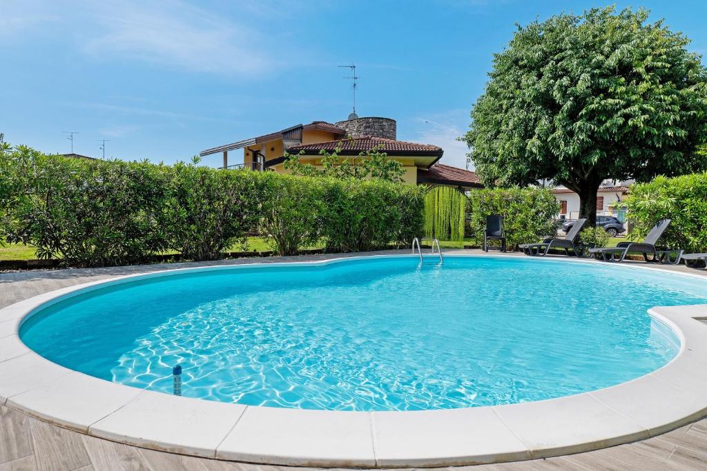 a large pool with blue water in a yard at La Casa di Gio - 2 Camere Singole in Campanella