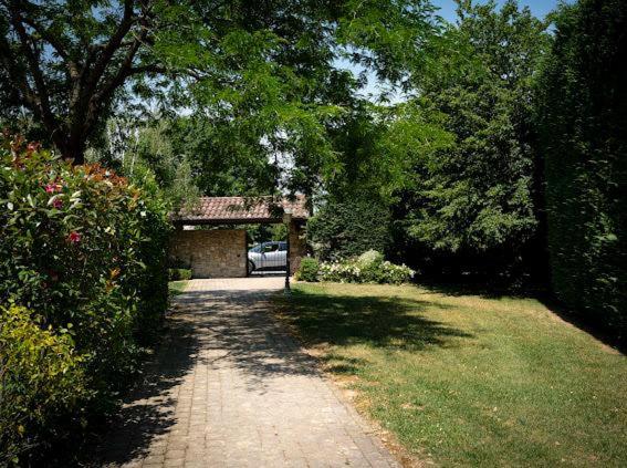 a driveway with a building with a car in a park at La Quiete di Rivalta in Rivalta Trebbia
