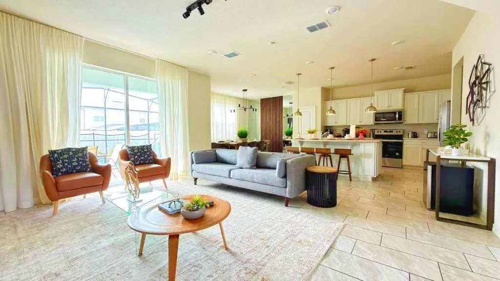 Luxurious 5BR w Pool, Spa, Game Room & BBQ Grill