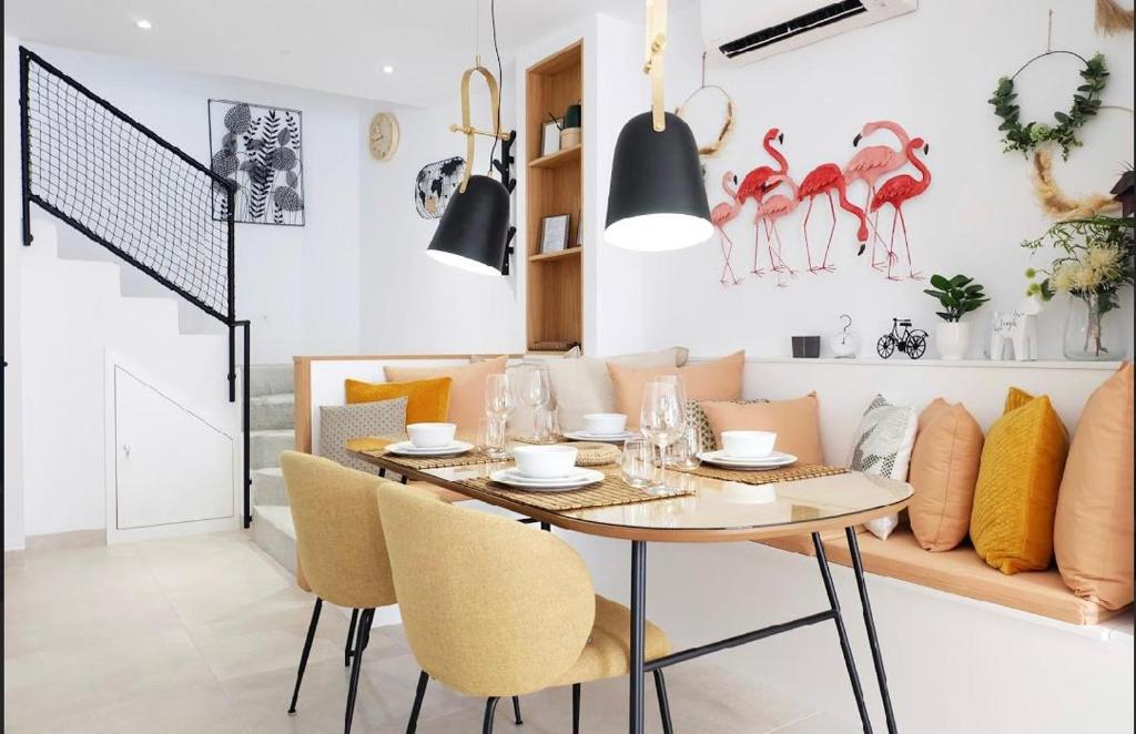 a dining room with a table and chairs at Mariposa in Marbella