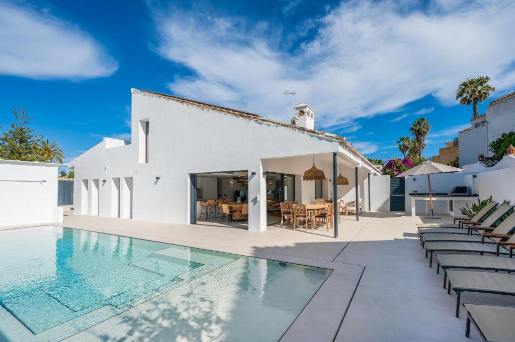 Beachside Villa 8 Ensuite 2 Private Pools