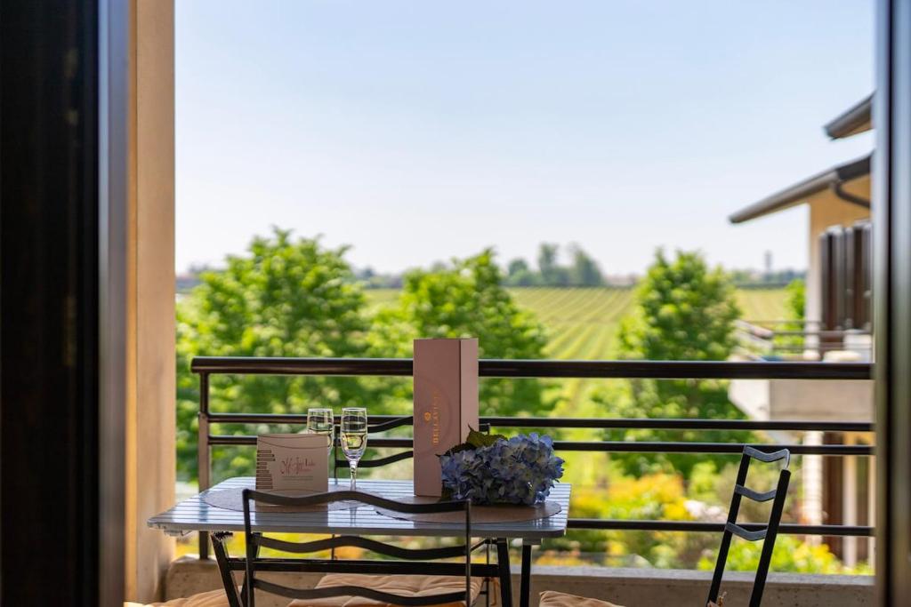 a table and chairs on a balcony with a view at Interno 8 - Franciacorta x 7 in Passirano