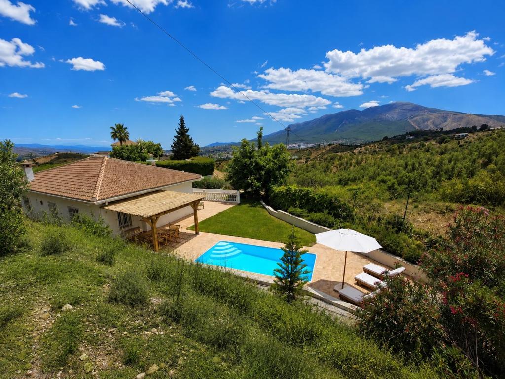 a villa with a swimming pool and a mountain at Wellness Farm Villa - Monte Valeo in Coín