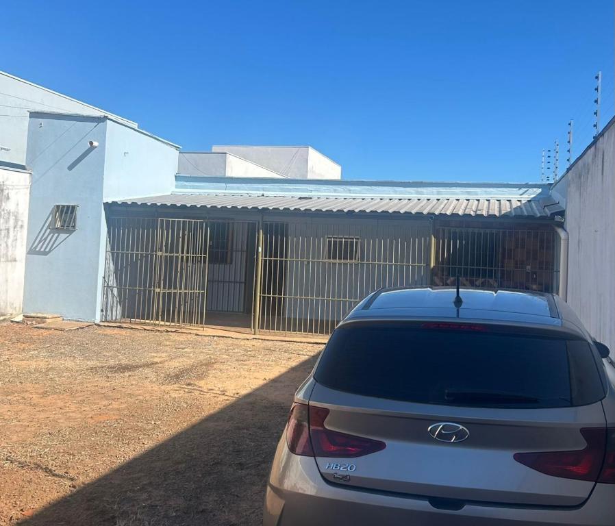 a car parked in front of a building at Kit net individual in Araguaína