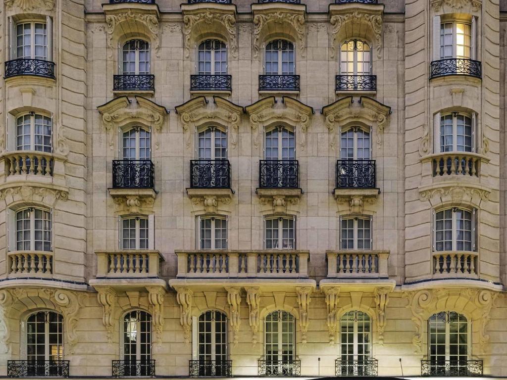 a tall building with many windows and balconies at Mercure Paris Gare De Lyon Opera Bastille in Paris