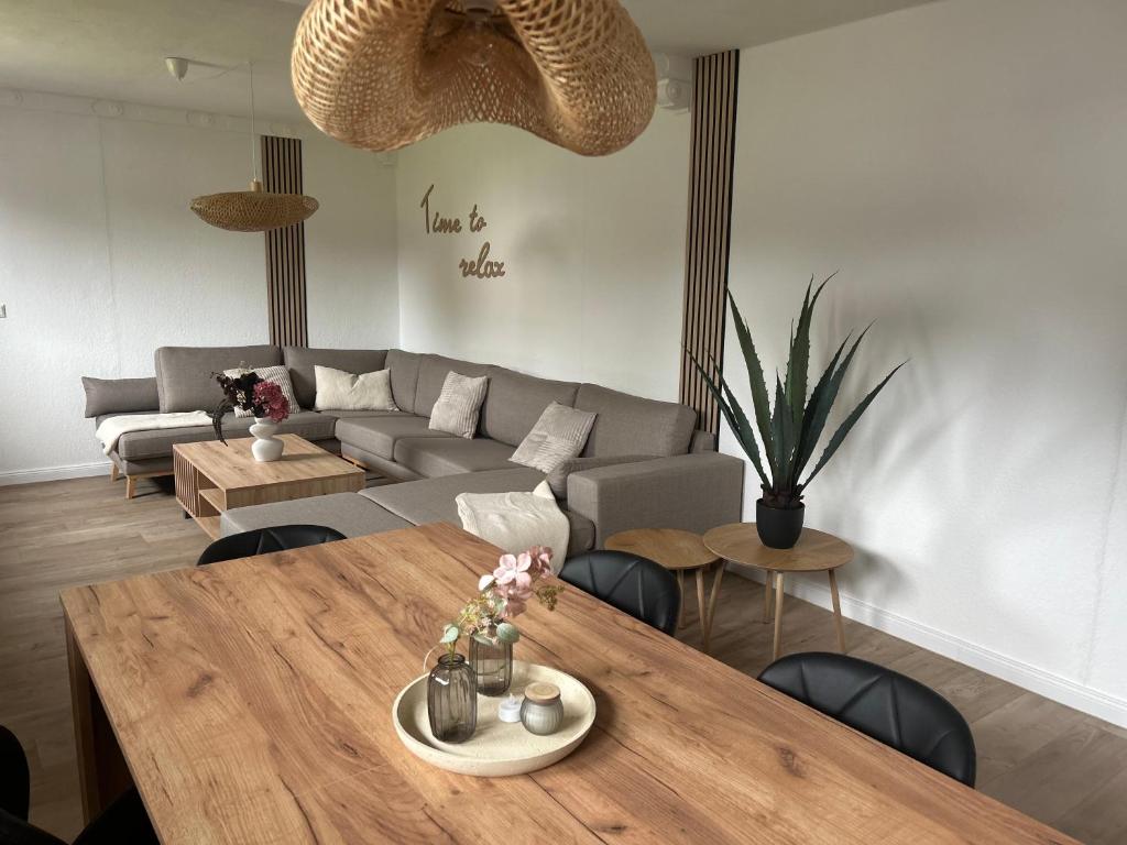 a living room with a table and a couch at Ferienhaus Westend in Munster