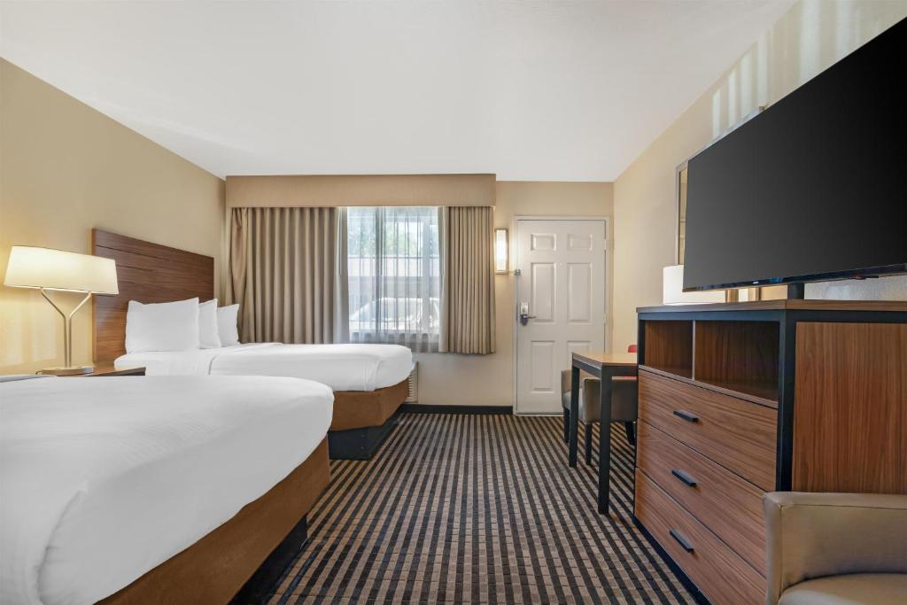 Best Western Town House Lodge - Double Room With Two Double Beds