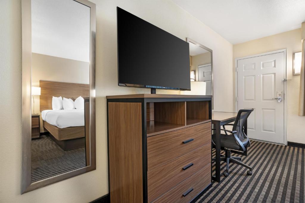 Best Western Town House Lodge - King Room - Non-Smoking