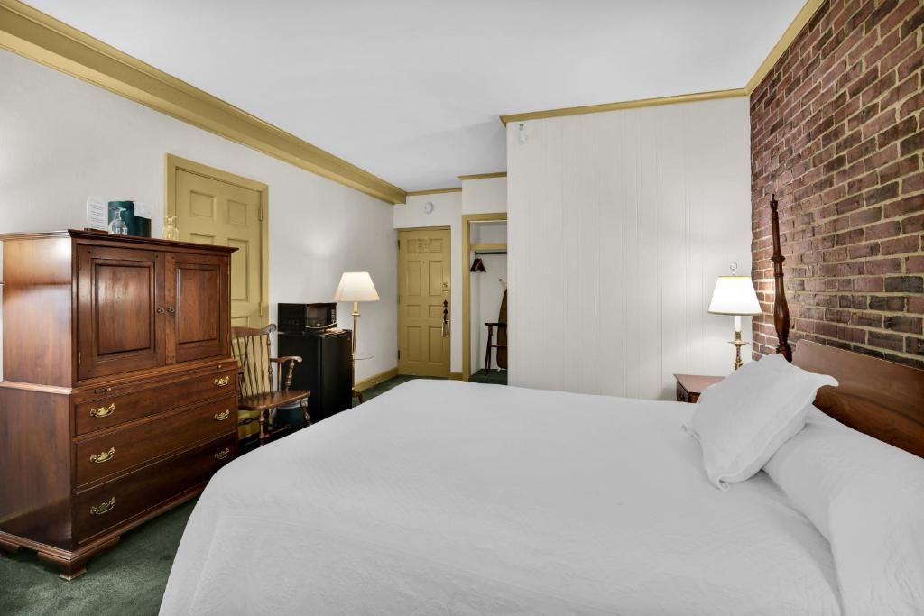Lamies Inn & The Old Salt Tavern photo