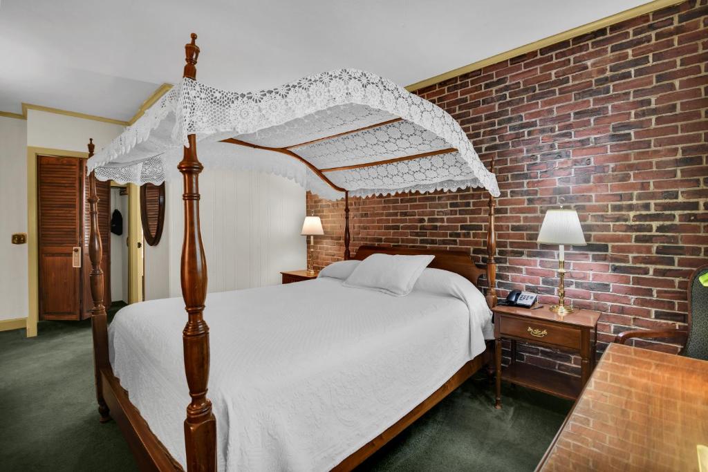 Lamies Inn & The Old Salt Tavern photo