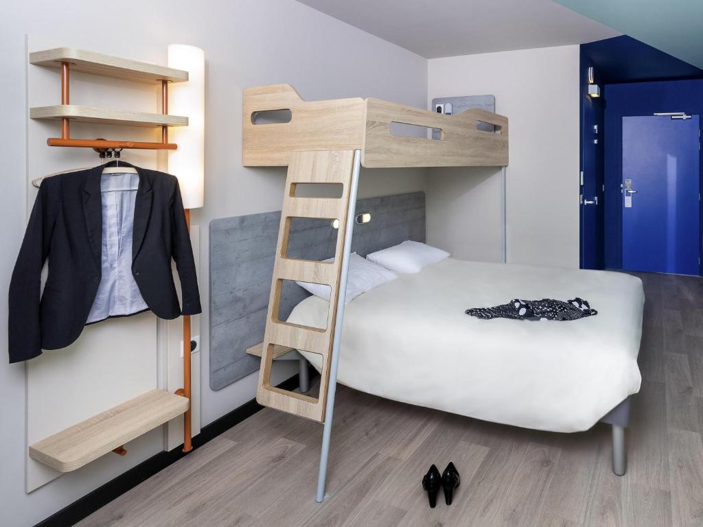 ibis Budget Cognac - Family Room For One To Four People