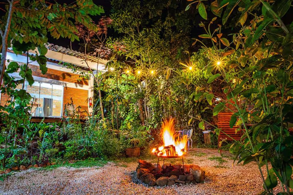 a fire pit in a garden at night at Espaço Aricá in Chapada dos Guimarães