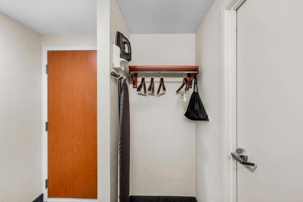 Fairfield Inn Boston Woburn - 特大号床间 - 带沙发床