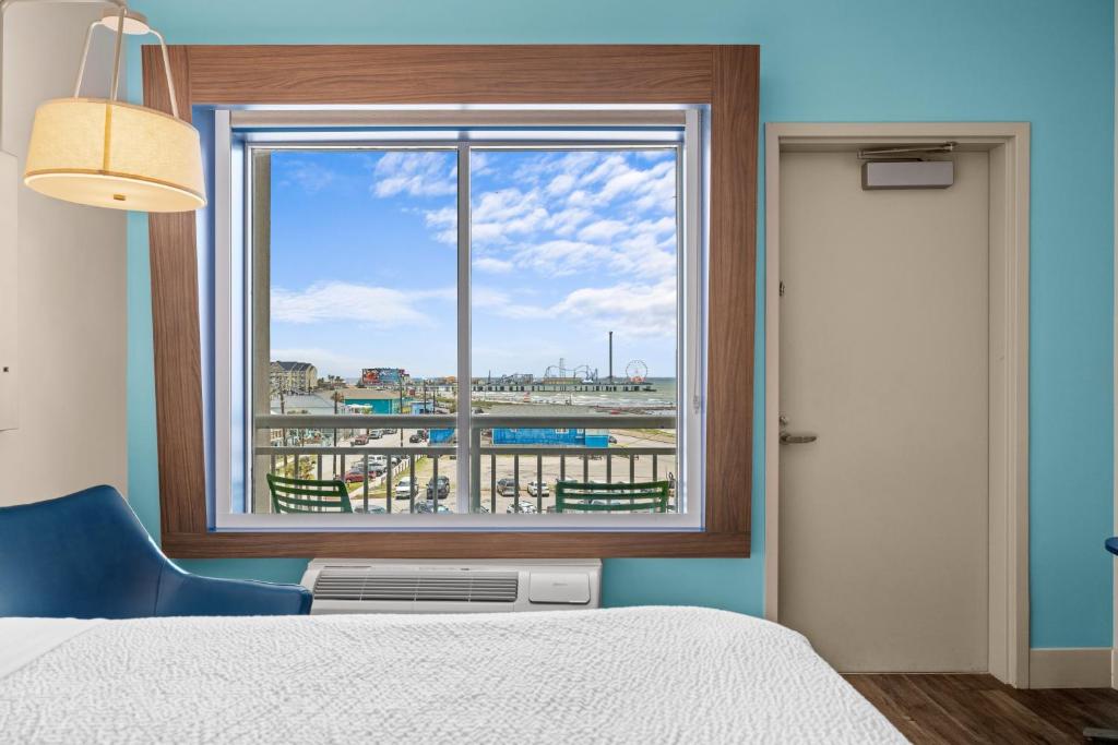 Holiday Inn Express & Suites - Galveston Beach by IHG photo