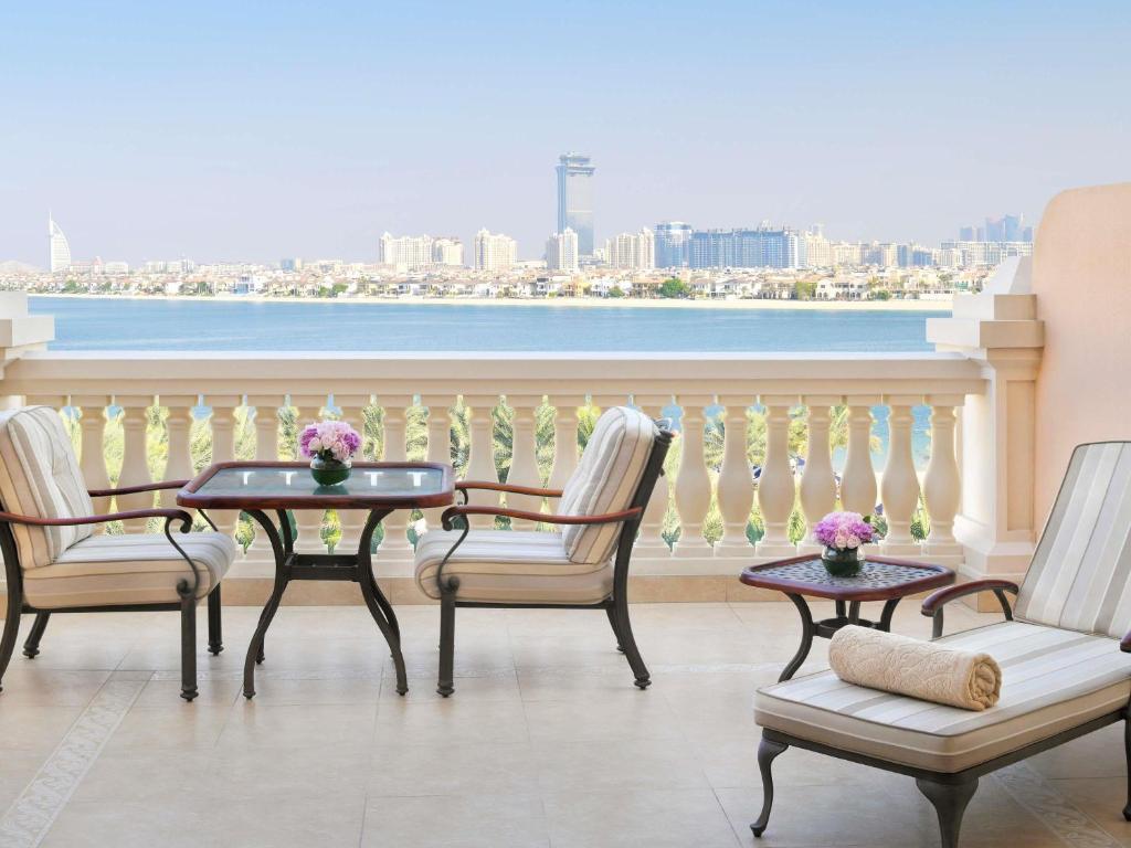 Raffles The Palm - 