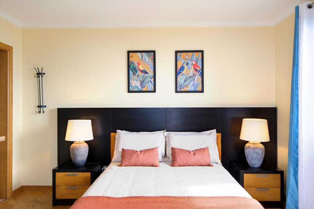 a bedroom with a large bed with two lamps at Bella Vista Studio in Canhas