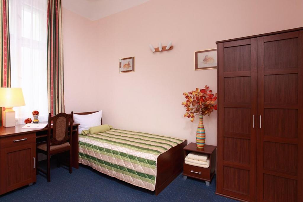 Postel nebo postele na pokoji v ubytování Hotel Central Inn am Hauptbahnhof Pension