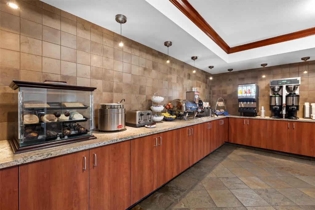 Best Western Vista Inn at the Airport photo