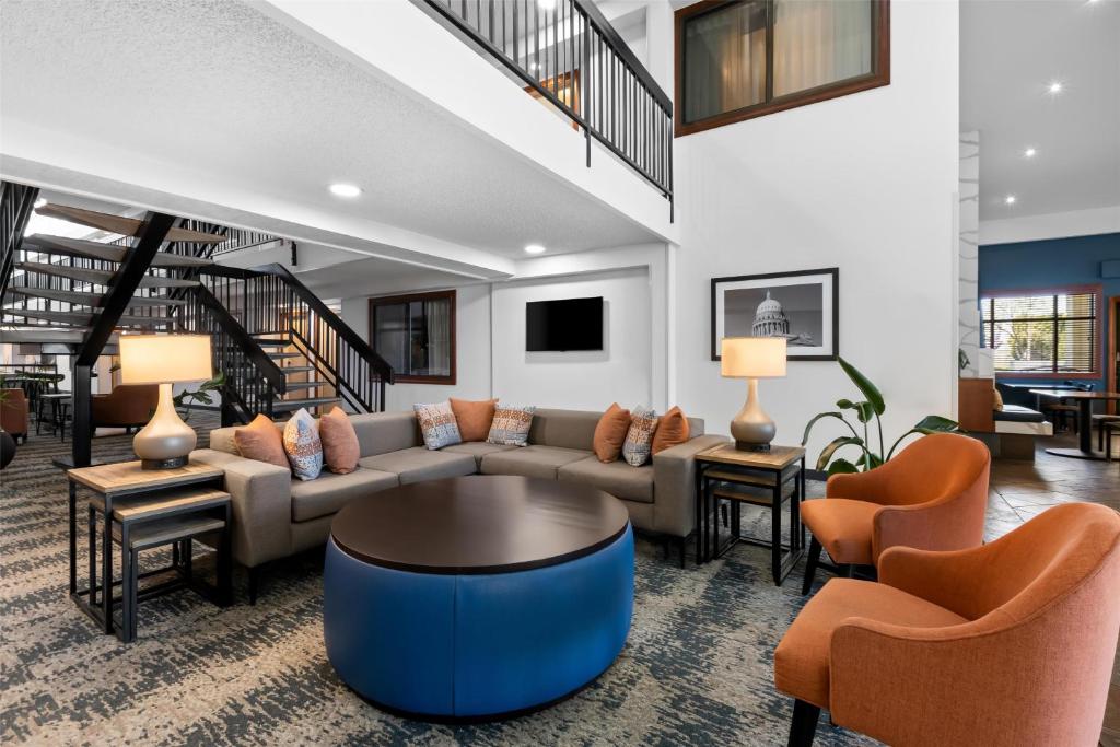 Best Western Vista Inn at the Airport photo