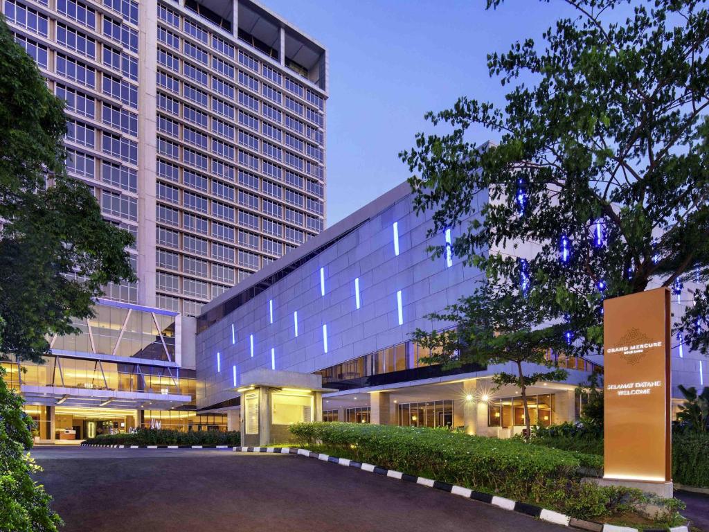 a view of a building with a building at Grand Mercure Solo Baru in Solo
