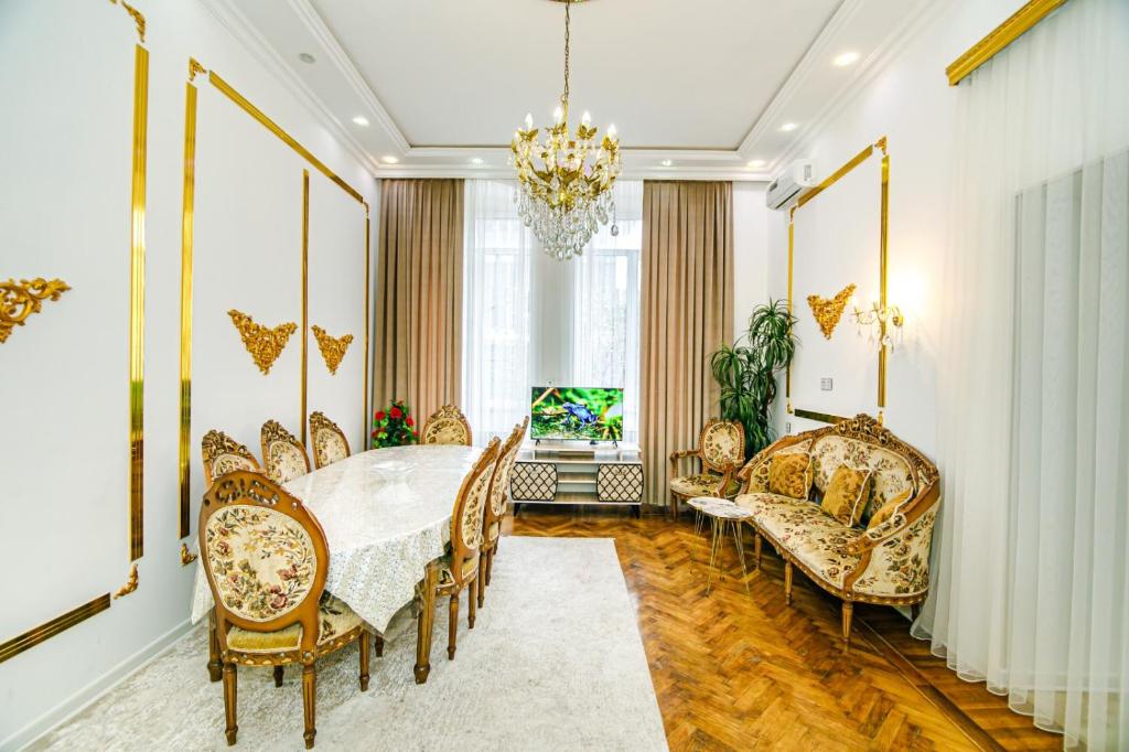 Lux Apartment in Nizami street در باکو
