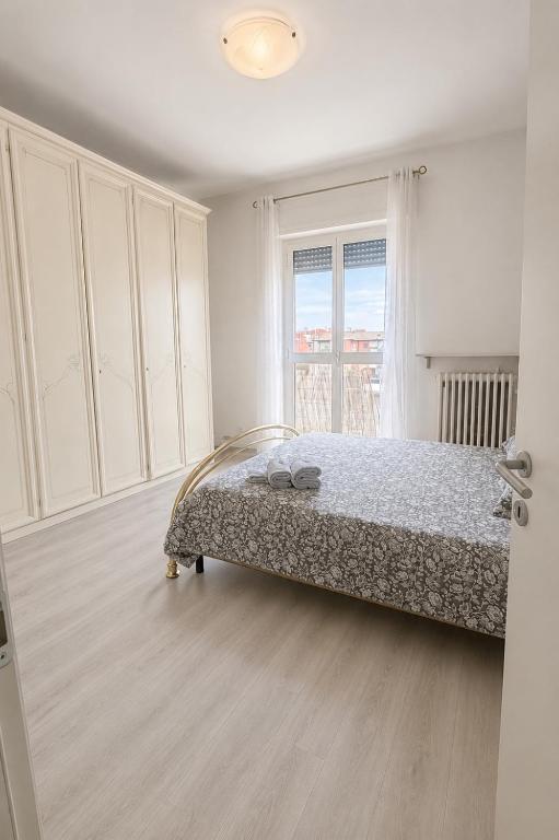 a bedroom with a bed and a window at Alessandro home in Rozzano