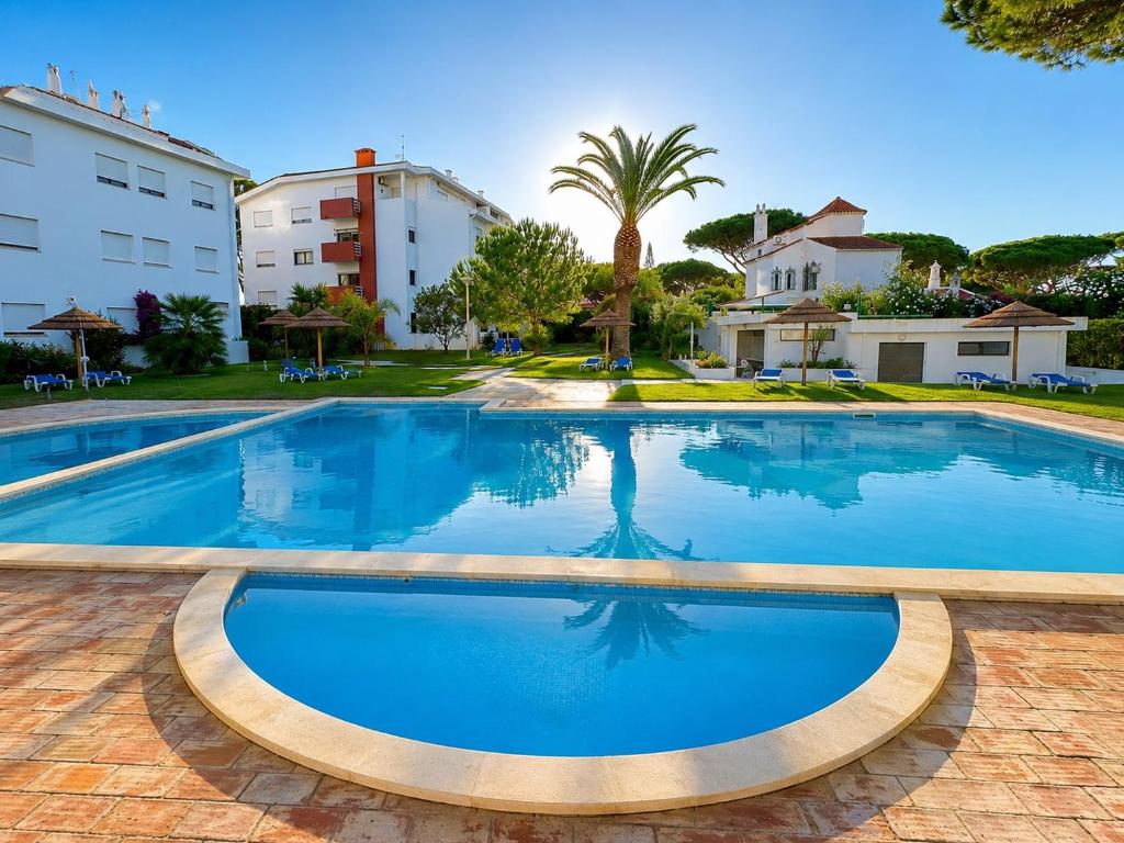 Stylish Apartment with Pool near Vilamoura Marina
