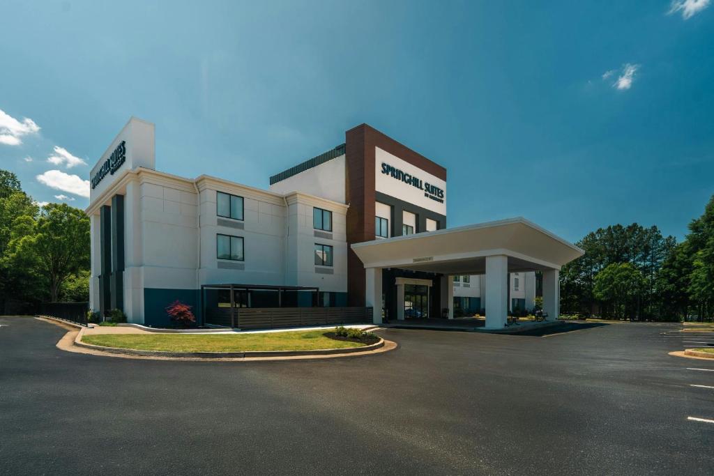 a building with a parking lot in front of it at SpringHill Suites by Marriott Atlanta Kennesaw in Kennesaw