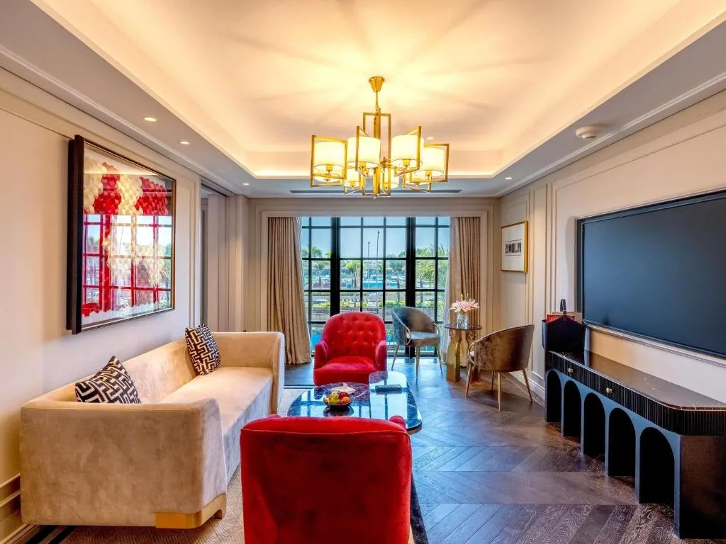 Deluxe King Suite with Fairmont Gold Lounge Access with Complimentary Airport Transfers (T1 & T2), Soft Mini Bar, Daily 4 Piece Laundry (Non Cumulative)