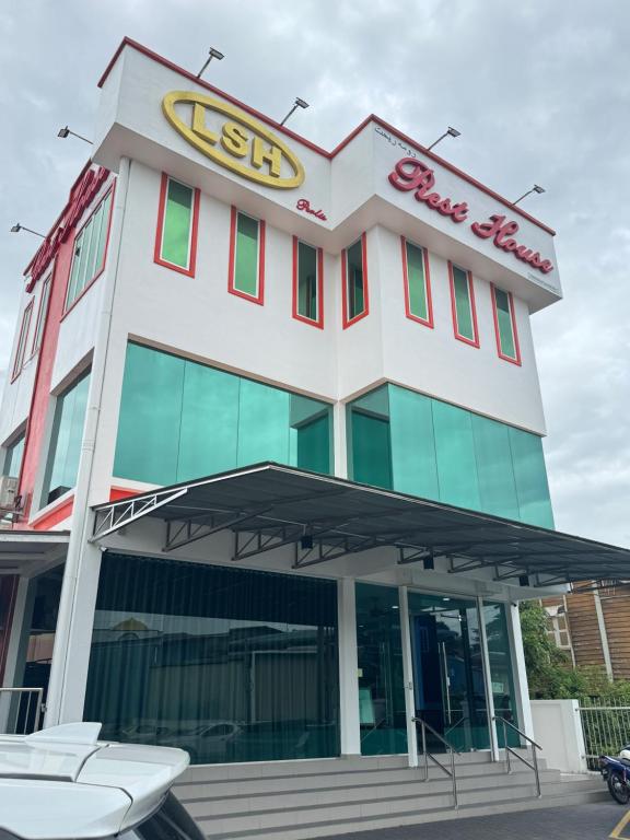 a building with a csl store sign on it at LSH Perlis Rest House in Kangar