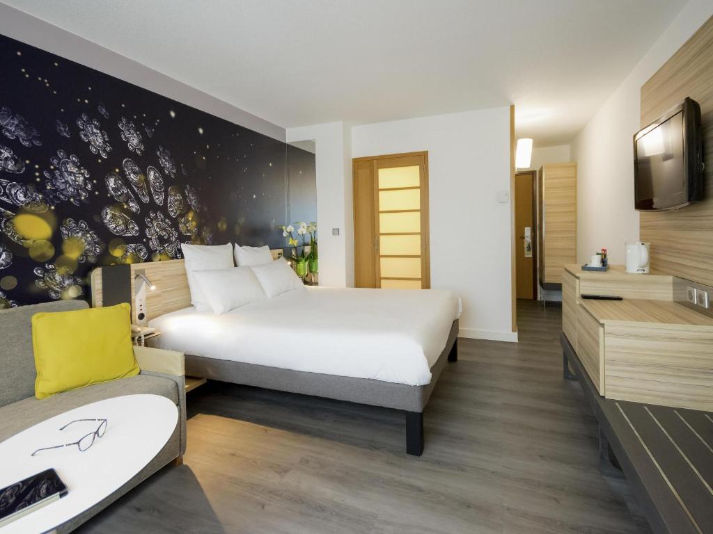 Novotel Chartres - Superior Family Room With Sofa Bed