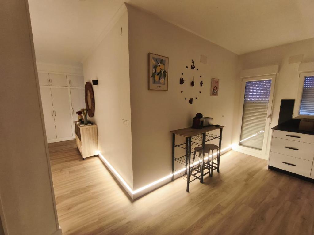 a living room with a table and a kitchen at Casa Juanito Rute in Rute