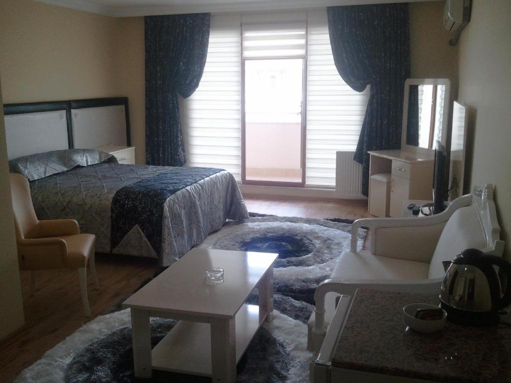 A bed or beds in a room at Cmr Aydogan Hotel