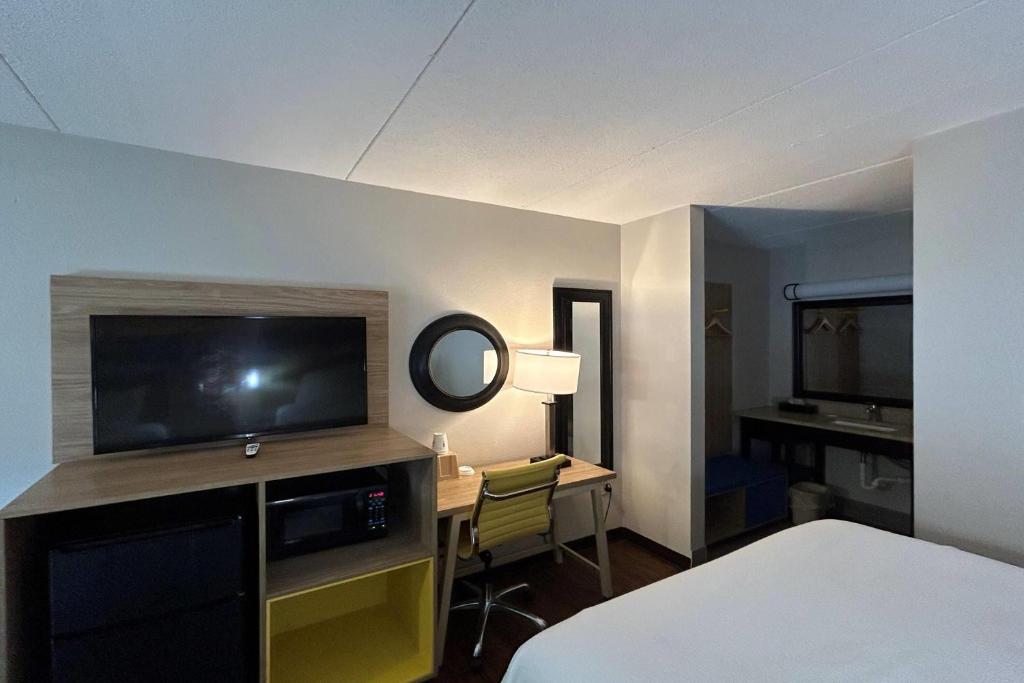 Days Inn by Wyndham Ridgeland South Carolina - Habitación Con Cama Extragrande - No Fumadores