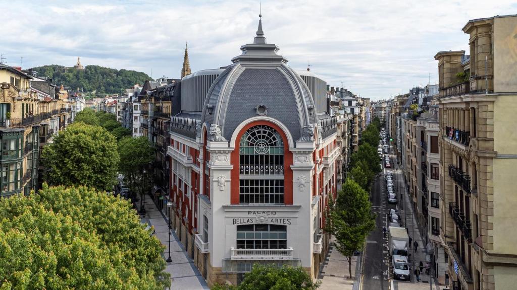 Hotel Palacio Bellas Artes San Sebastian, Curio Collection by Hilton