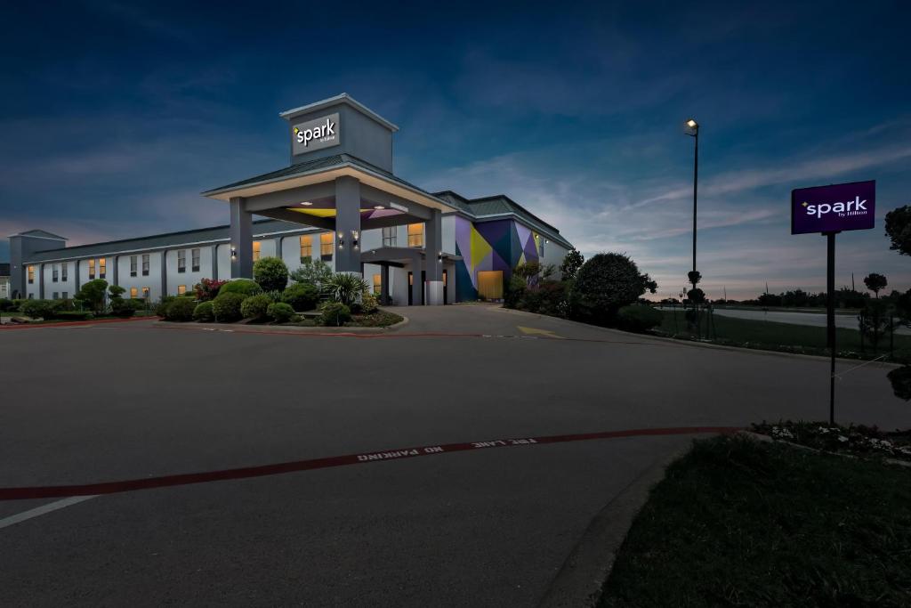 a hotel building with a sign on top of it at Spark by Hilton Terrell in Terrell