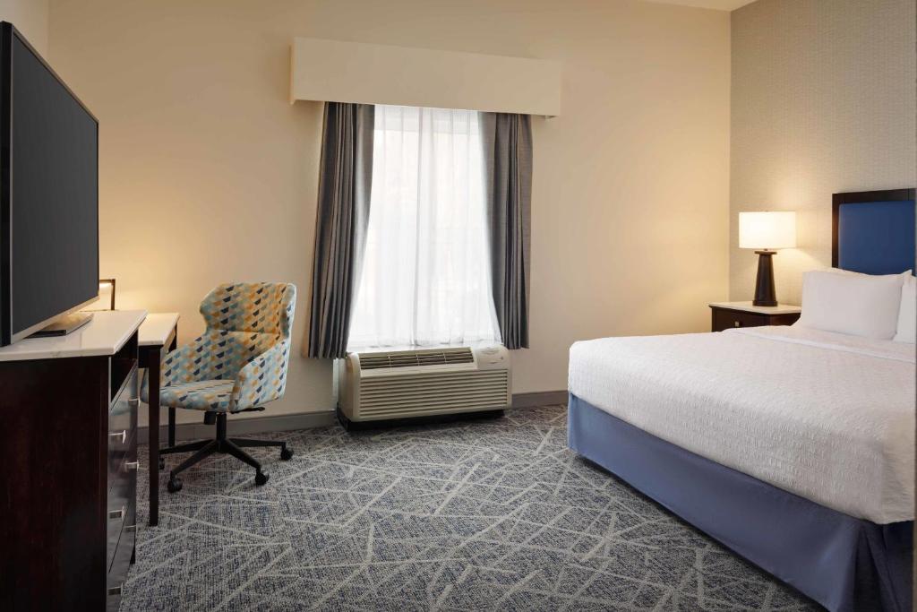 Hampton Inn Thomson - Quarto King - Acesso Auditivo/Não Fumador