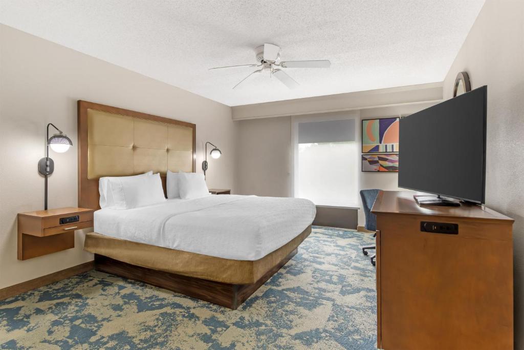 Hampton Inn & Suites Atlanta/Duluth/Gwinnett - Suite King De Un Dormitorio Con Balcón Y Cocina