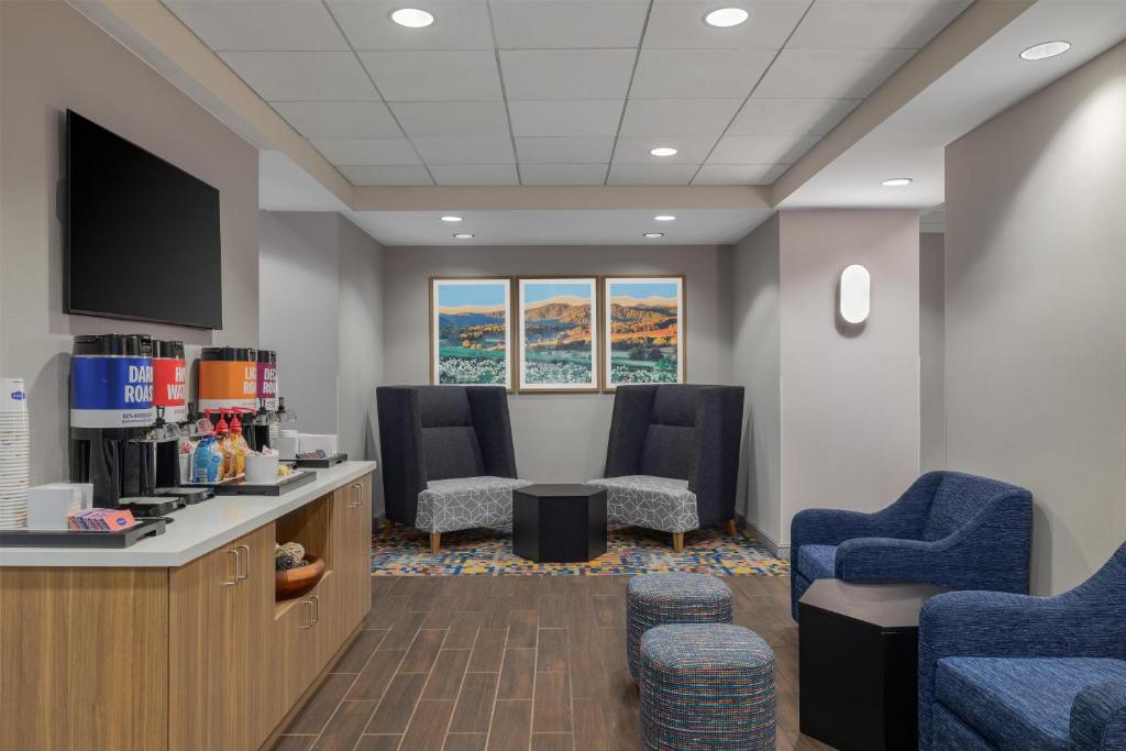Hampton Inn Washington-Dulles International Airport South photo