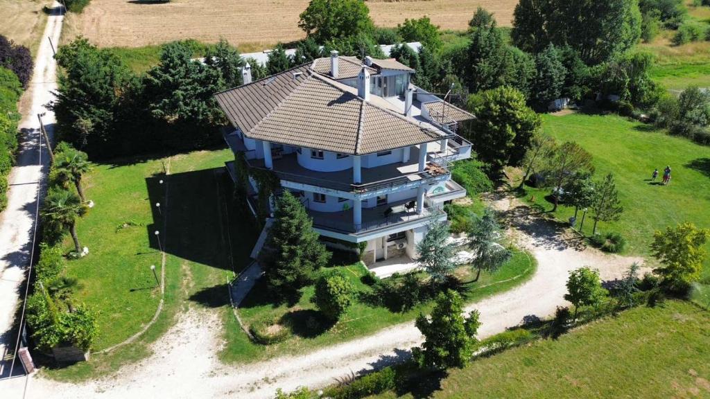 an overhead view of a large house with a roof at ALLEGRO HOME in Néon Bizánion