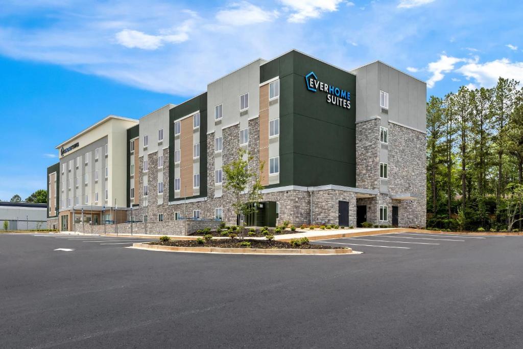a rendering of a building with a carolina suites at Everhome Suites Stockbridge Atlanta in Stockbridge