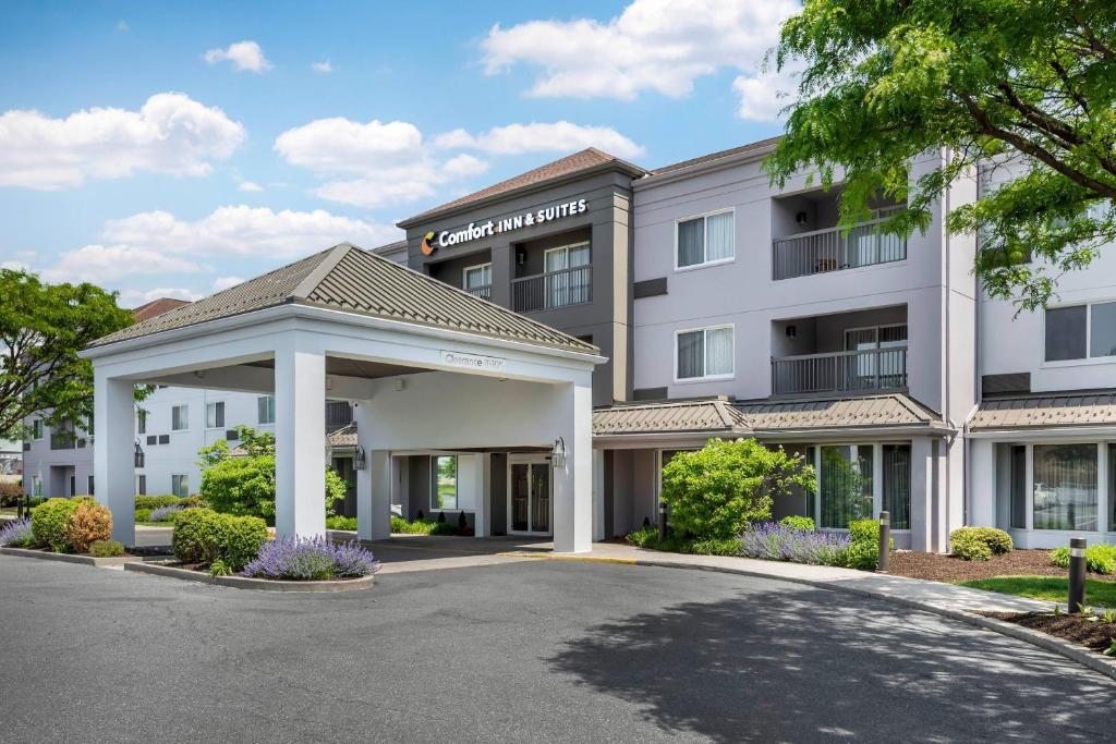 Comfort Inn & Suites Bethlehem Lehigh Valley Airport photo